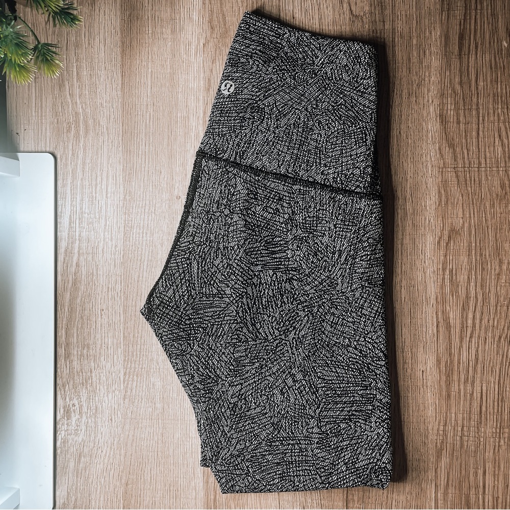 Lululemon Align Black Scribble Print  Full Length Leggings Sz 4